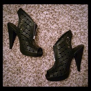 Wild Diva caged heels!